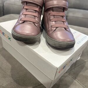 Geox Kids' Metallic Pink Sneakers (pre owned)